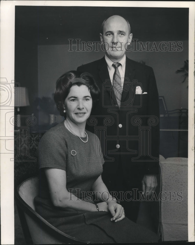 1964 Press Photo Mr. and Mrs. Russell Larry Smith; Society Milwaukee - mjc00749-Historic Images