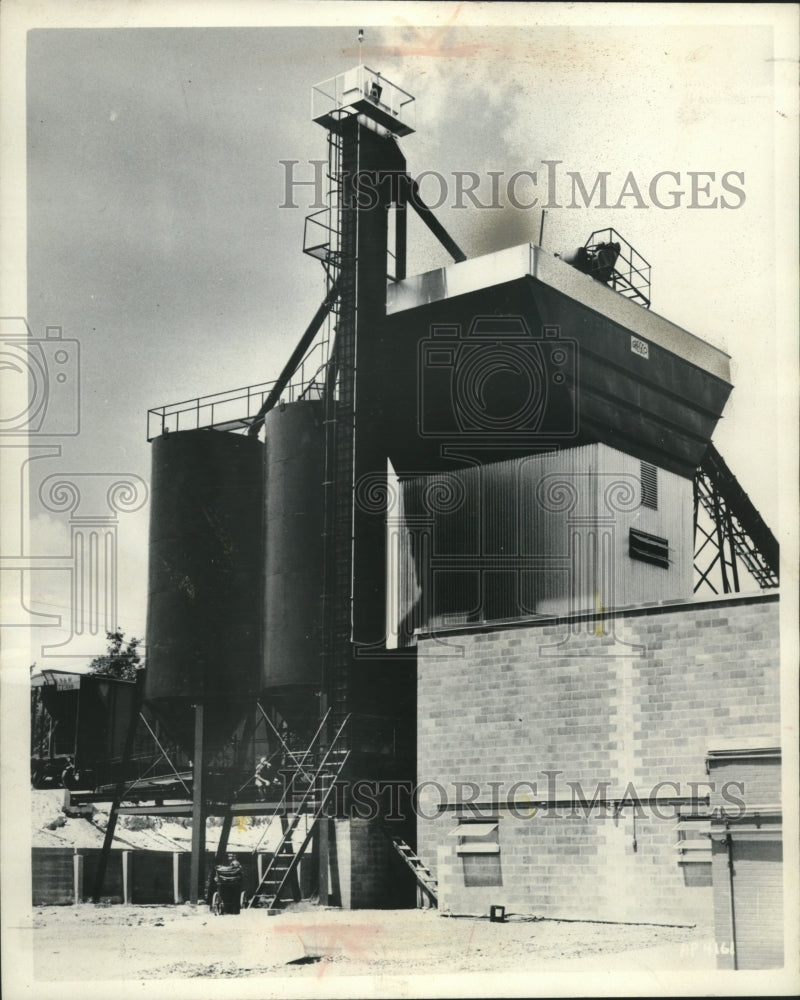 1960, Concrete batching plant made by T.L. Smith Company, Milwaukee. - Historic Images