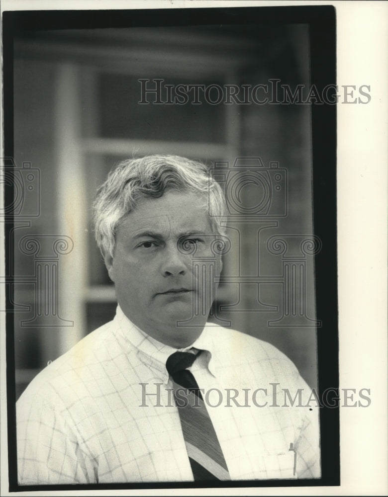 1992 Press Photo Peter Schoeninger, manager of Waukesha Flying Services Inc. - Historic Images