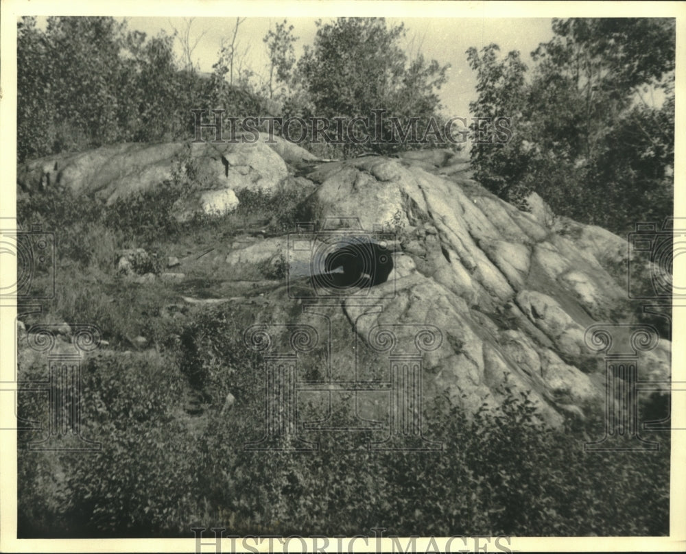 1961 Press Photo Bear Hunting Near Mellen Wisconsin, Big Game Hunting - Historic Images