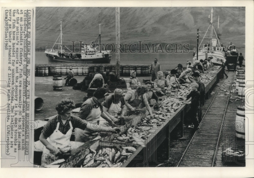 1968 Press Photo Women at Icelandic fishery process a catch. - mjc00822 - Historic Images