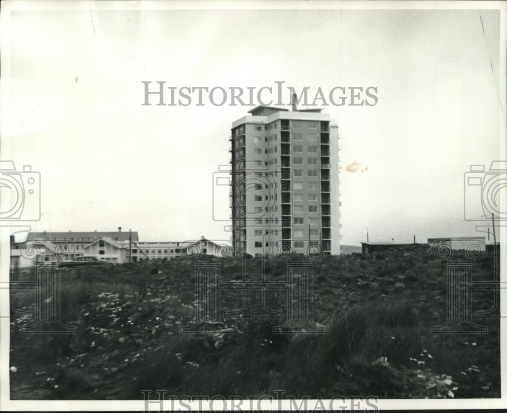 1962 Press Photo Modern apartment building in city of Reykjavik, Iceland. - Historic Images