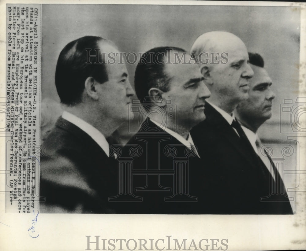 1967 Press Photo U.S. Vice President Hubert H. Humphrey with Belgian officials - Historic Images