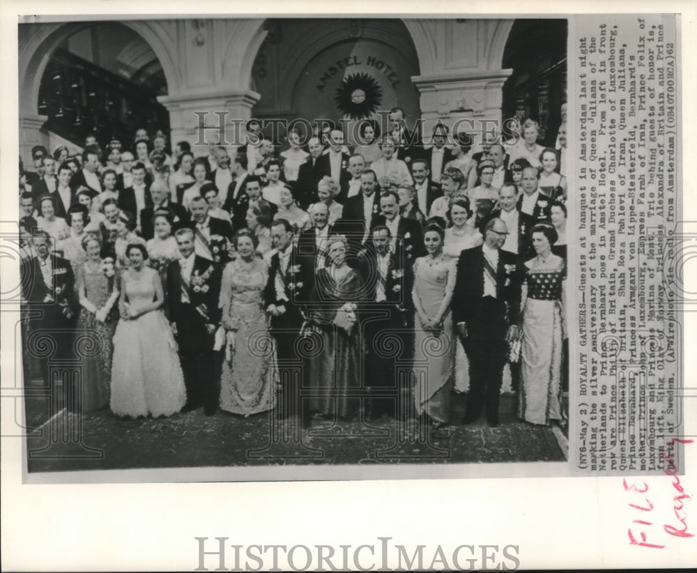 1962 Press Photo Banquet Celebrating Queen Juliana &amp; Prince Bernhard Anniversary - Historic Images