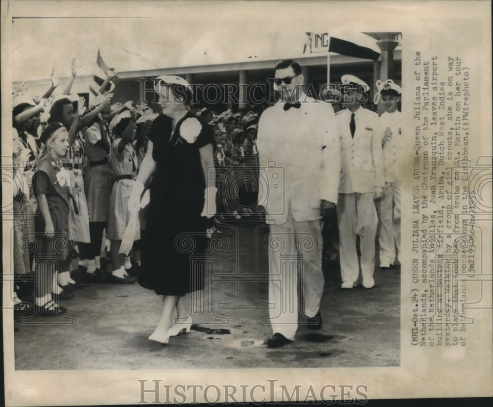 1955 Press Photo Queen Juliana of Netherlands and other Aruba Dutch West Indies - Historic Images
