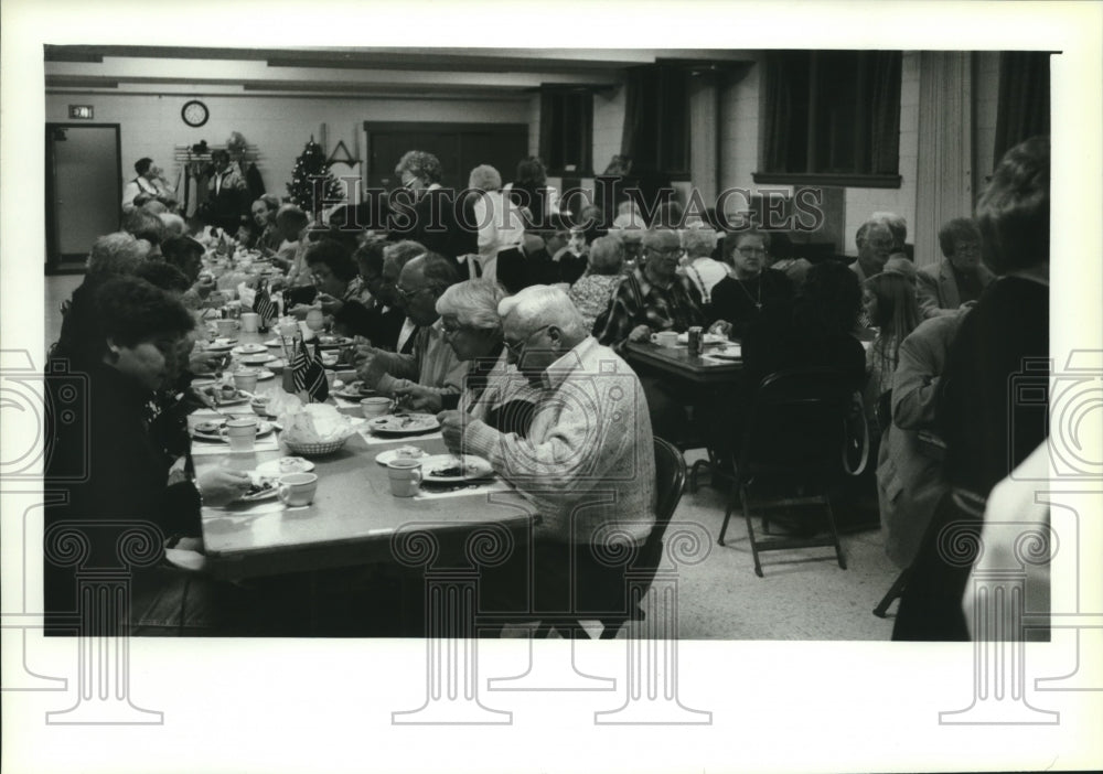 1994, Sons of Norway torsk suppers can draw 200 to 300 diners - Historic Images
