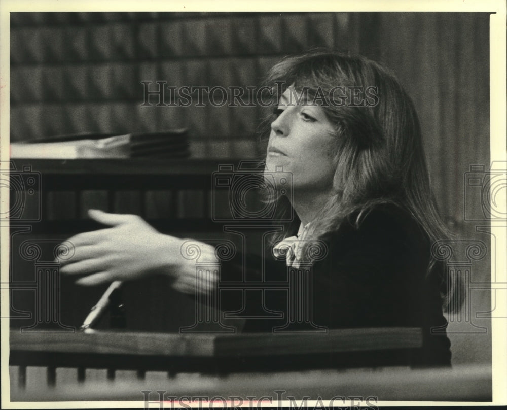 1980 Press Photo Marilyn Mee testified against Circuit Judge Christ T. Seraphim - Historic Images