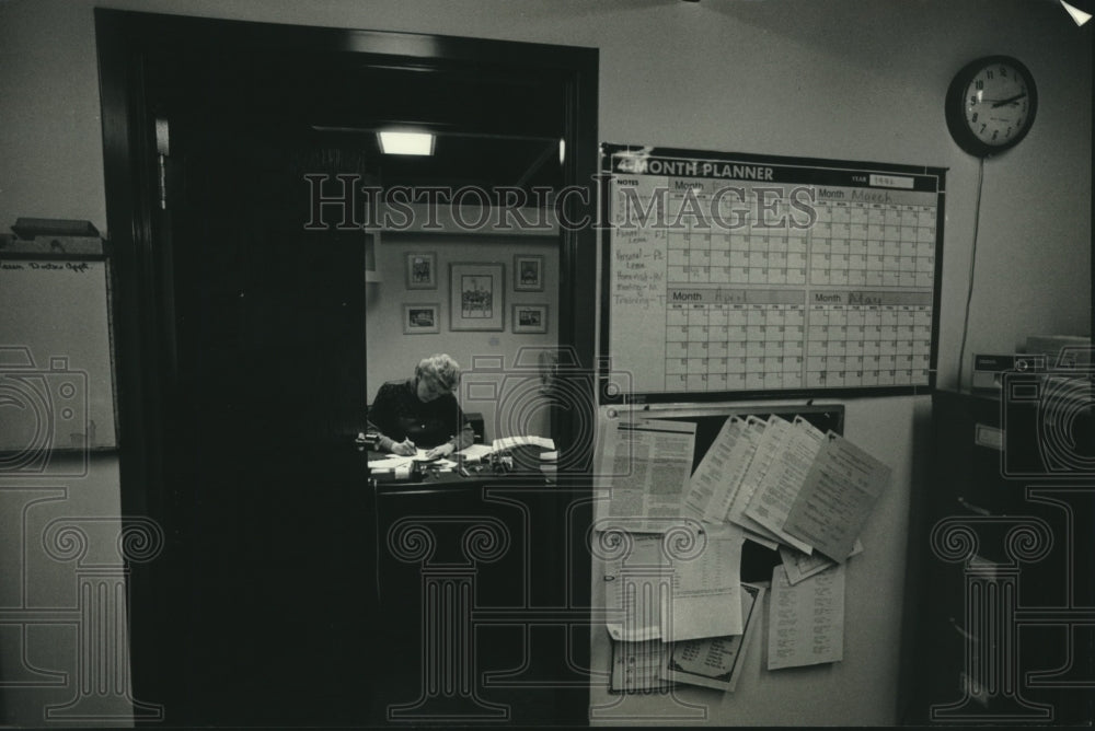 1992 Press Photo Karen Fuzear at the Spanish Center Wisconsin - mjc01034 - Historic Images