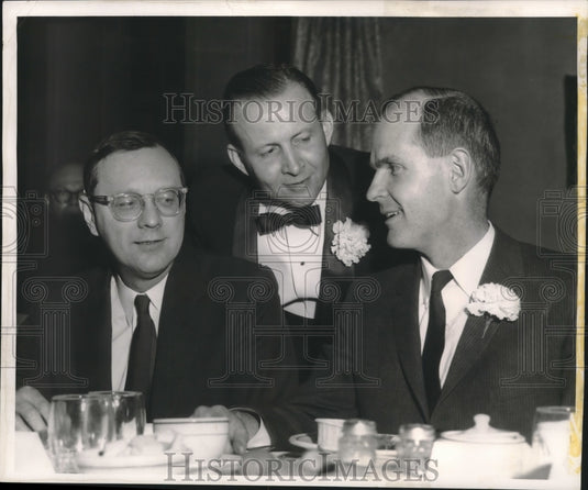 1958 Press Photo Henry L. Sonneborn and others at Milwaukee Press Club's Dinner - Historic Images