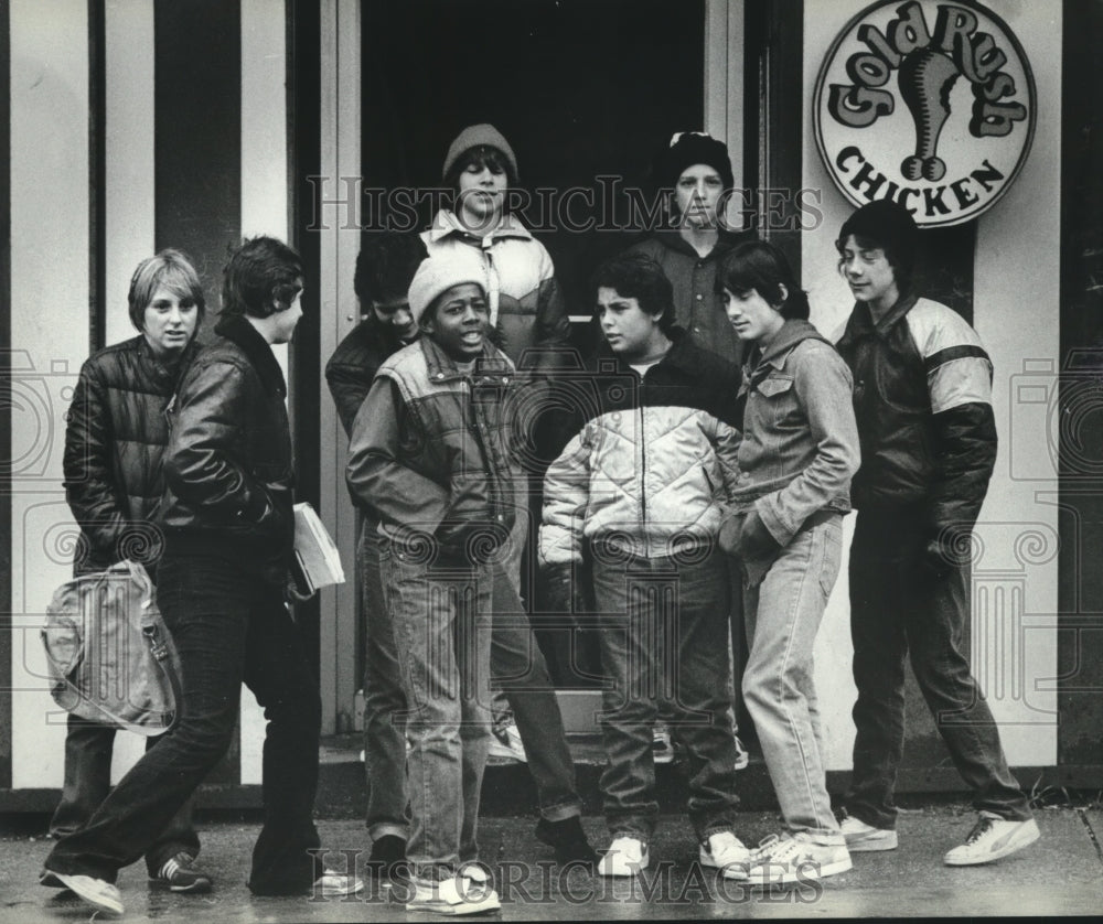 1982 Group of Walker Students Outside Fast-Food Restaurant - Historic Images