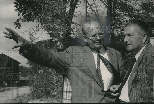 1956 Press Photo George Speidel, Zoo Director at Milwaukee County Zoo - Historic Images