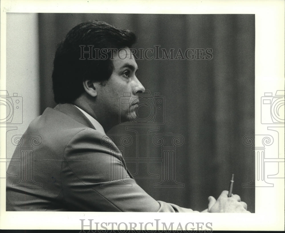 1982 Press Photo Police Officer Allan Miller in the James M. Schoemperlen Trial - Historic Images