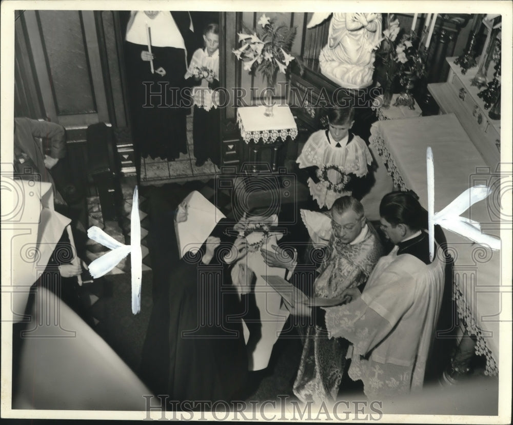 Press Photo Crowns Placed on Novice Head by Celebrant, Assisted by Nuns - Historic Images