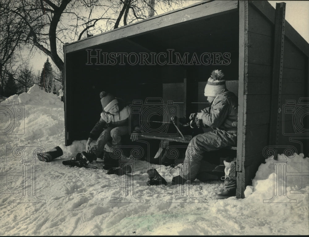 1986 Press Photo students from First Baptist Academy at Zeigler Park Milwaukee - Historic Images
