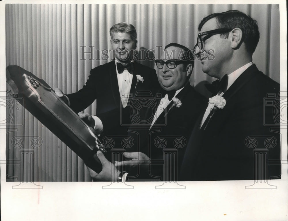 1970 Press Photo Milwaukee businessmen of Italian ancestry honored - mjc01279 - Historic Images