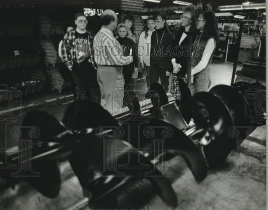 1994 Press Photo Tour of Simplicity Manufacturing, Port Washington - mjc01283 - Historic Images