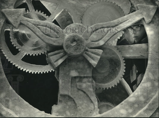 1989, The Frozen Moment snow sculpture, Milwaukee County Zoo - Historic Images