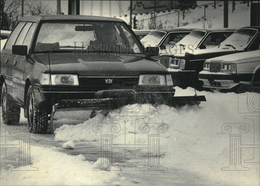 1985 James Blau, Wauwatosa, invents new plastic snow plow. - Historic Images