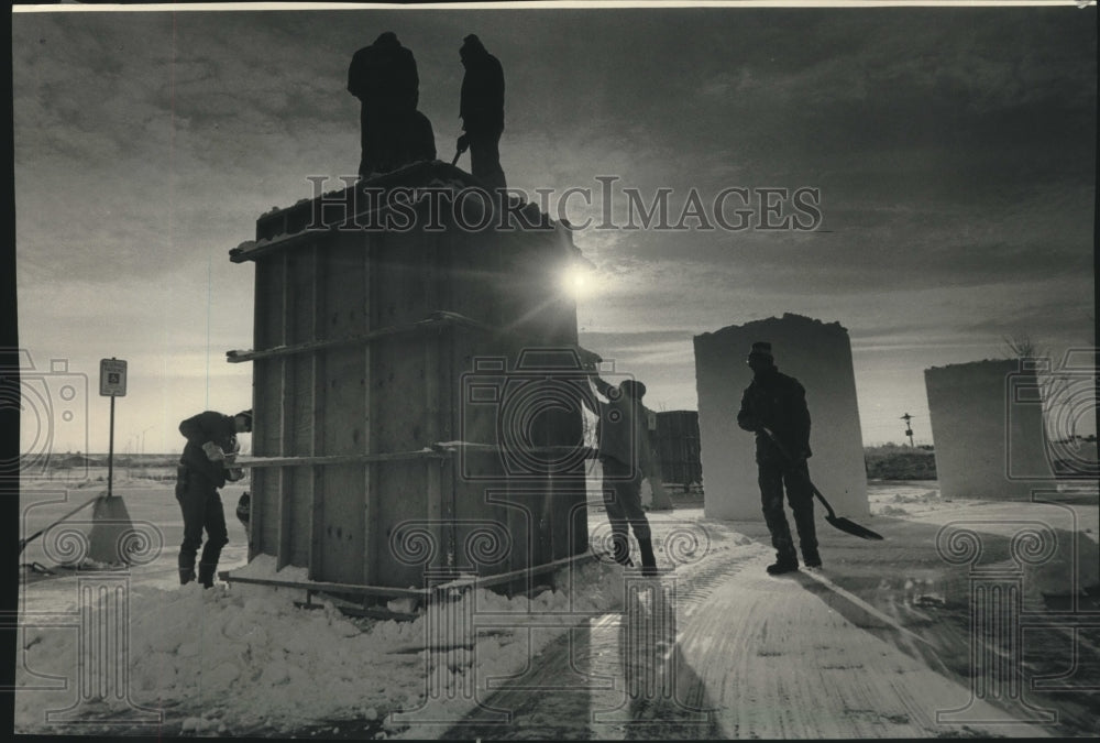 1988 Press Photo Wooden forms filled with snow at the Milwaukee County Zoo. - Historic Images