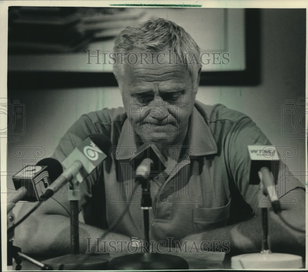 1986 Richard Spaulding, Milwaukee, Alderman at news conference - Historic Images