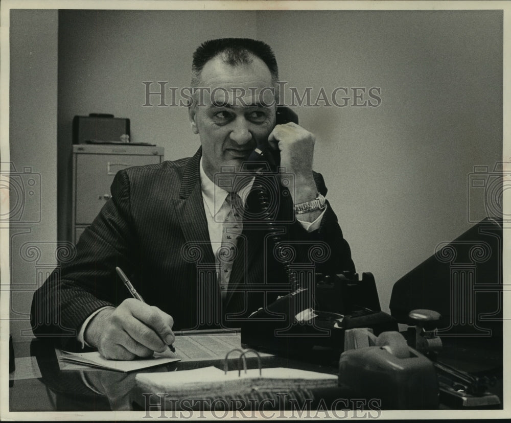 1962 Press Photo Parade of Homes chairman Verne A. Osterndorf - mjc01470 - Historic Images
