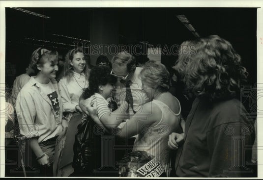 1989 Gossens' Family Greet Russian Exchange Student Lili Bulahova - Historic Images