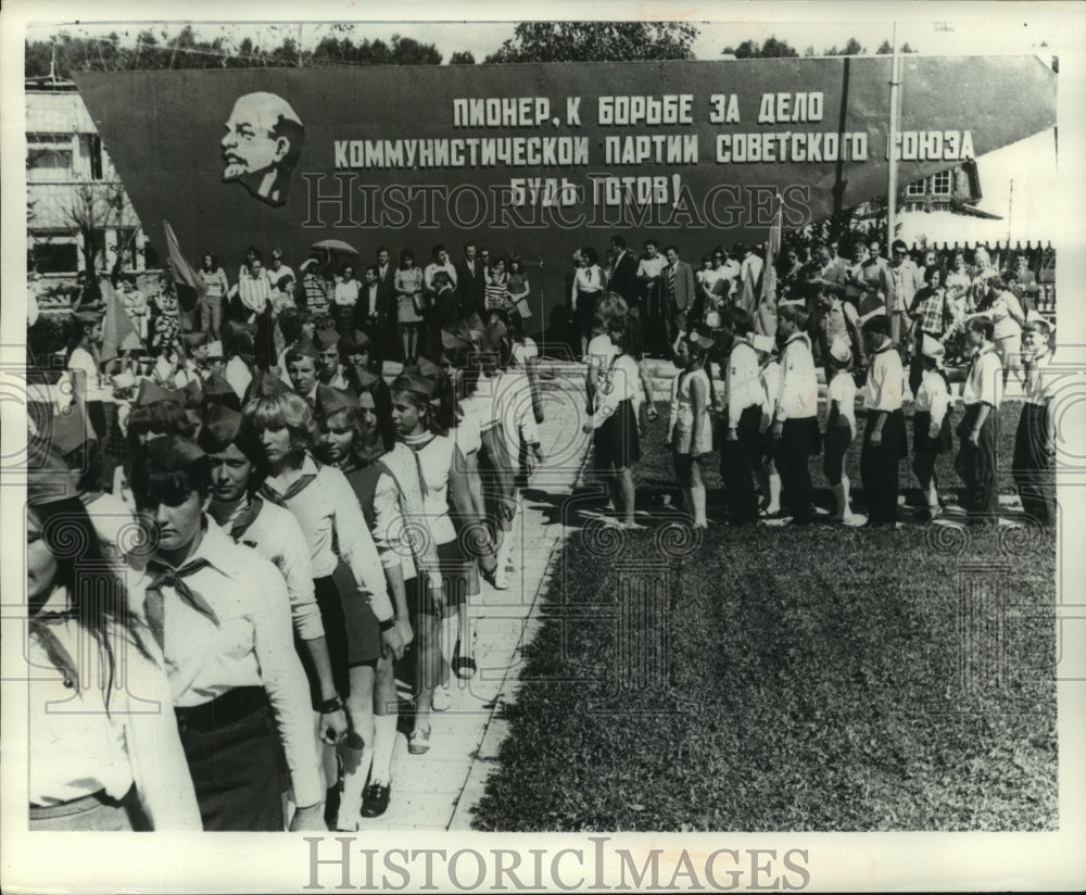 1975, Children participate in Russian Maritime Day parade - mjc01571 - Historic Images