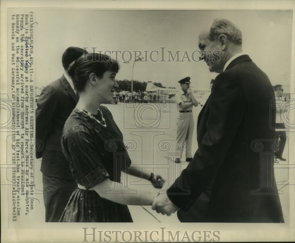 1963 Press Photo Secretary of State Dean Rusk Being Greeted by Daughter Peggy - Historic Images
