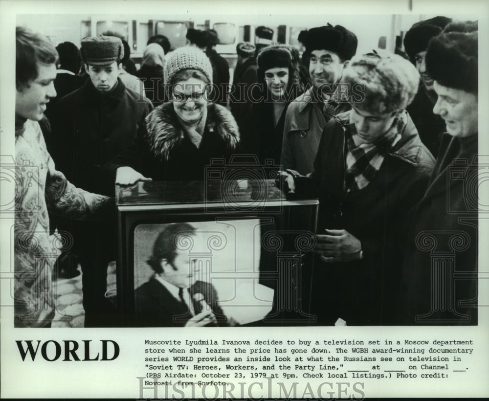 1979 Press Photo Muscovite Lyudmila Ivanova buys television set in Russia - Historic Images