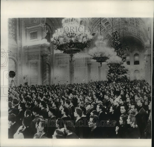 1954 Press Photo Russian children packed Kremlin ballroom at a New Year's party - Historic Images