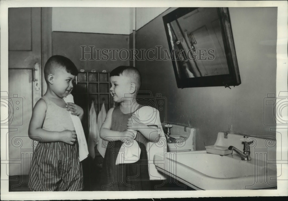 1955 Press Photo Young Russian school kids, Kolya Chernokov, Seryozha Anisimov - Historic Images