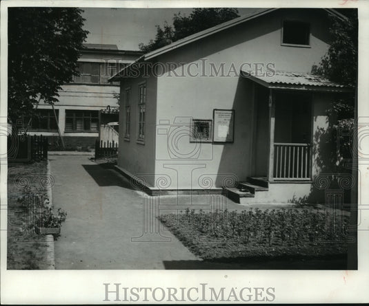 Press Photo Model home displayed in Moscow Russia "parade of homes" - mjc01691 - Historic Images