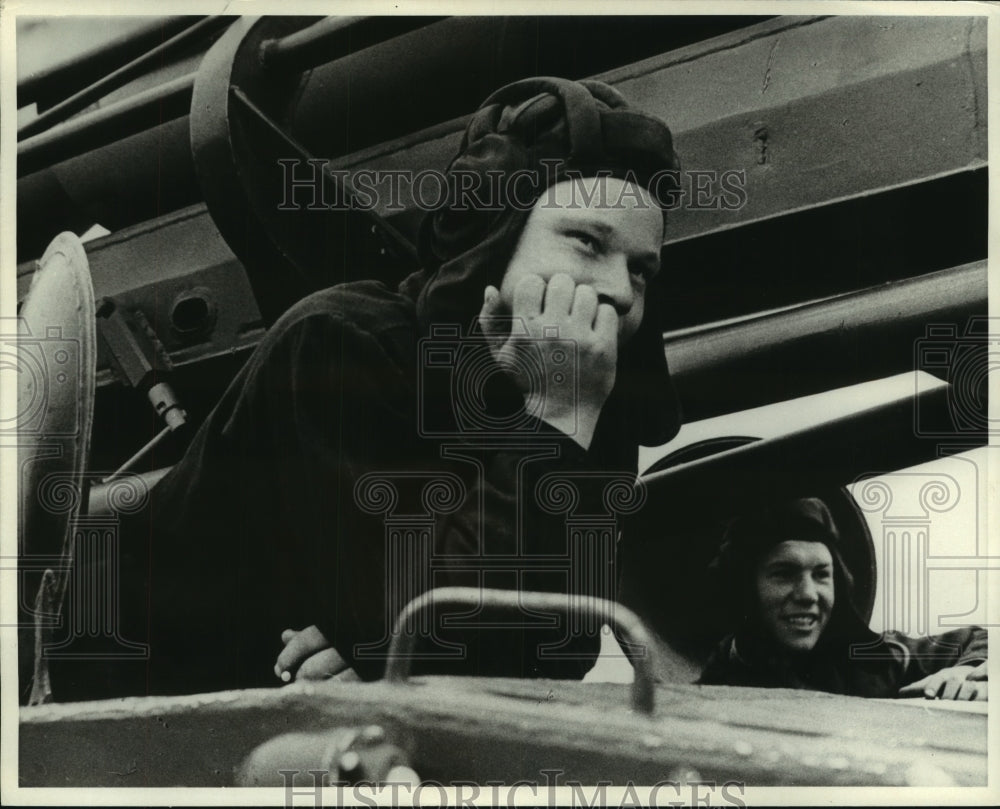 1966 Press Photo Soviet Missile Signal Men Near Weapon Mount - mjc01707 - Historic Images