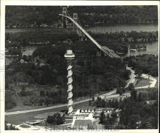 1982 The Skydeck Tower sits between Canada and the United States - Historic Images