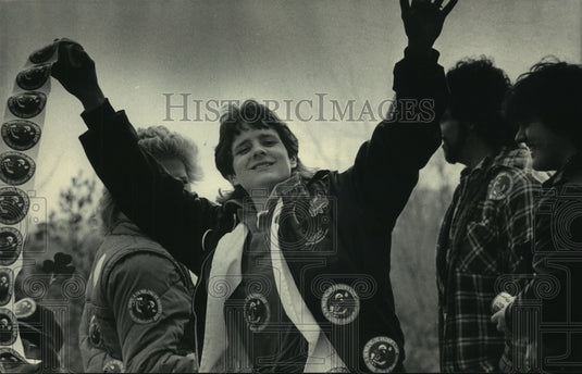 1986 Press Photo "Clan-O-Goetz" Wagon At St. Patrick's Day Parade In Milwaukee - Historic Images