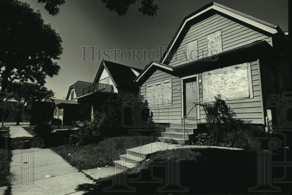1991 Press Photo Milwaukee City&#39;s Housing Authority Sold This House - mjc01954 - Historic Images