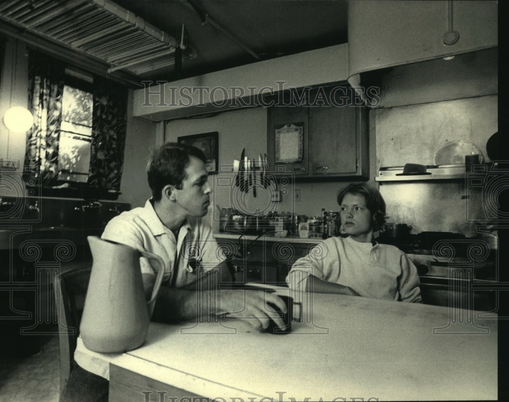1987 Two University of Wisconsin Students Sitting at Kitchen Table - Historic Images