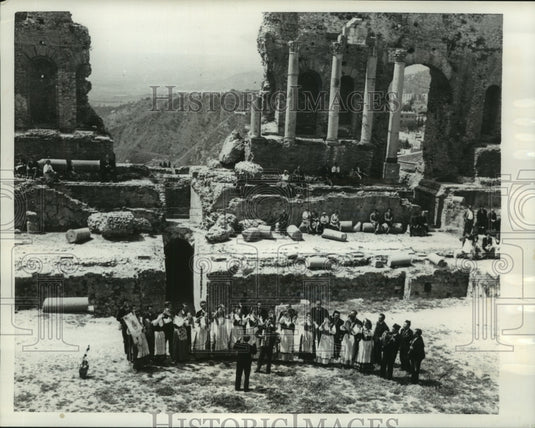 1956 Press Photo Costumed peasants play flutes and tambourines, Taormina, Sicily - Historic Images