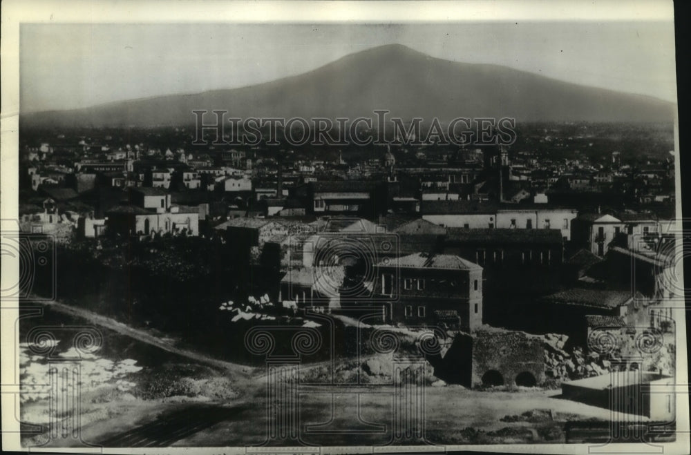 1943, City view of Mt. Etna, homes and buildings in Catania, Sicily - Historic Images