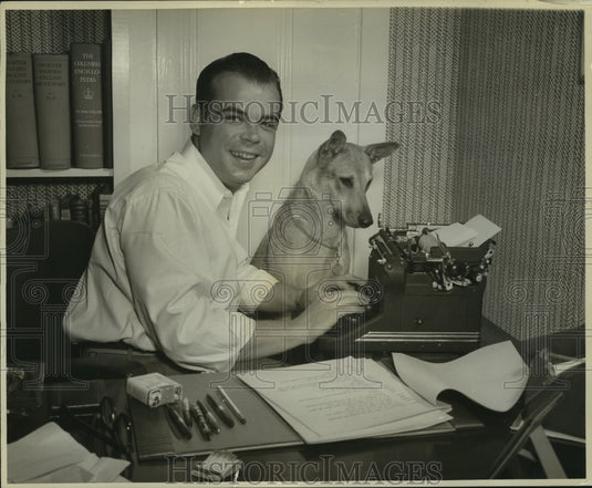 Press Photo Robert Shaw Keeps "Mr. D.A." Among Top Ten Of Radio Programs - Historic Images
