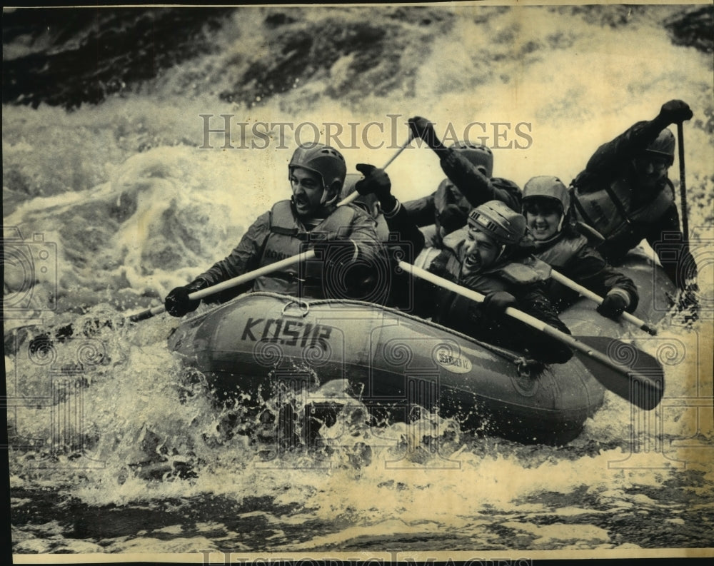 1986 Press Photo Roger Salick finds the Peshtigo River rapids exhilarating - Historic Images