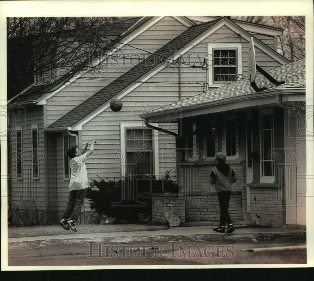 1994 Children shoot baskets in quiet Saulkville neighborhood - Historic Images