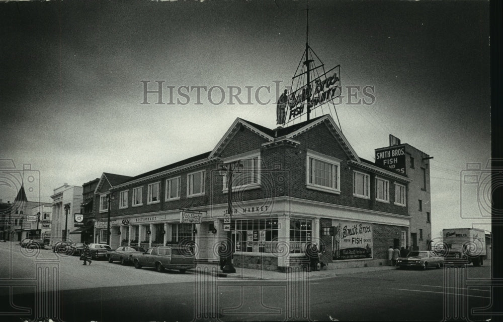 1973 Press Photo Smith Bros. Fish Shanty Restaurant in Port Washington Wisconsin - Historic Images