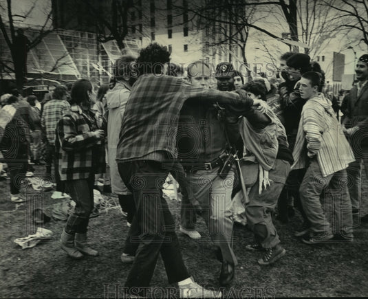 1986, Protesters & police officers scuffle in South Africa shantytown - Historic Images