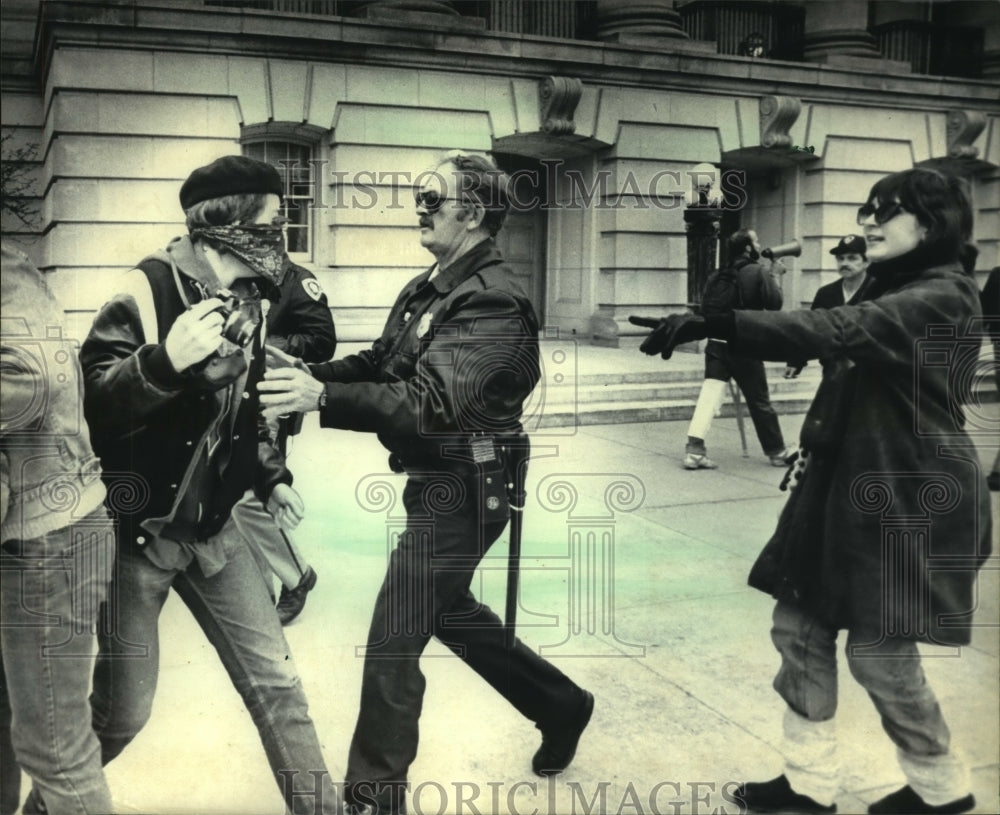 1986, Wisconsin students clash with police during demonstration - Historic Images