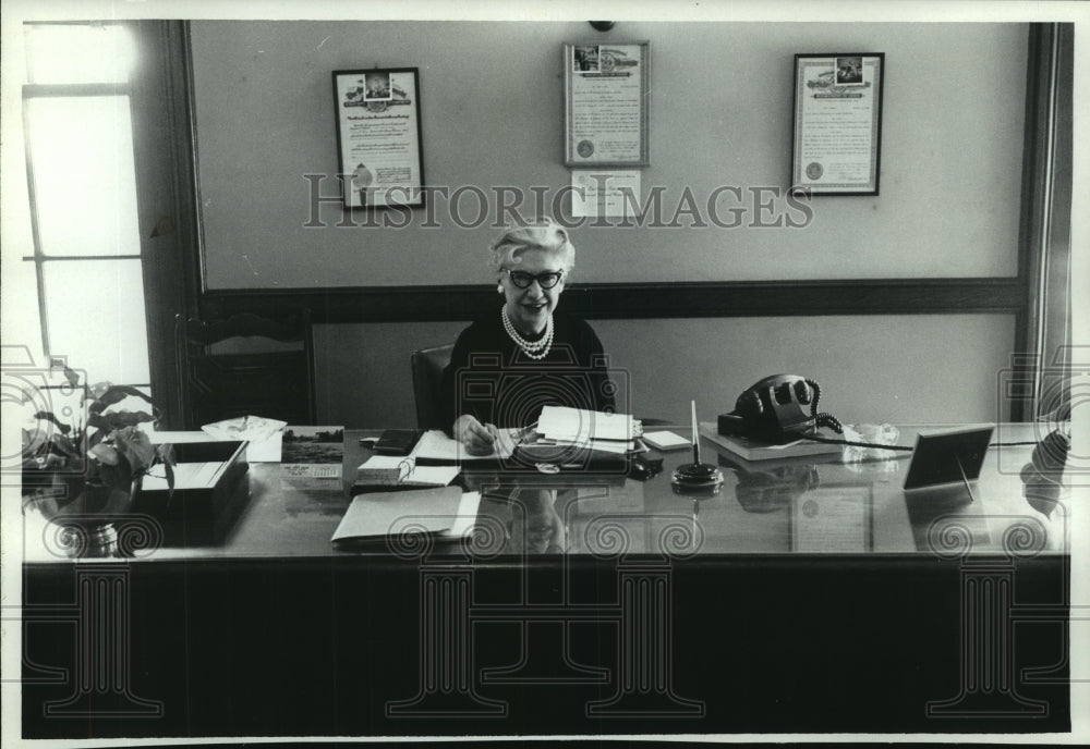 1967 Press Photo Mrs. Warren (Dena) Smith, State Treasurer, Wisconsin-Historic Images
