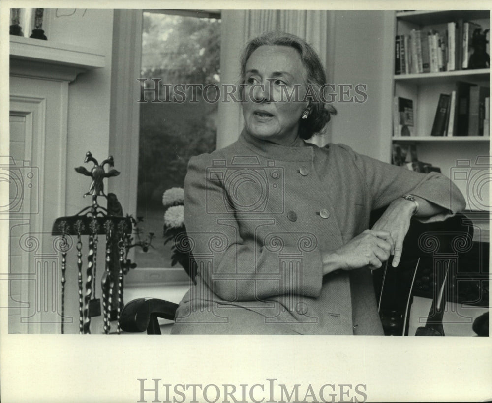 1969, Mrs. Thomas Stevenson Smith. Wisconsin - mjc02142 - Historic Images