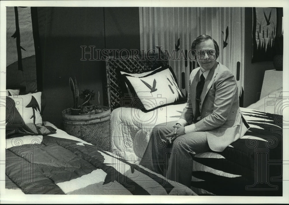 1977, Home fashion designer Park B. Smith of Dakotah Handcrafts - Historic Images