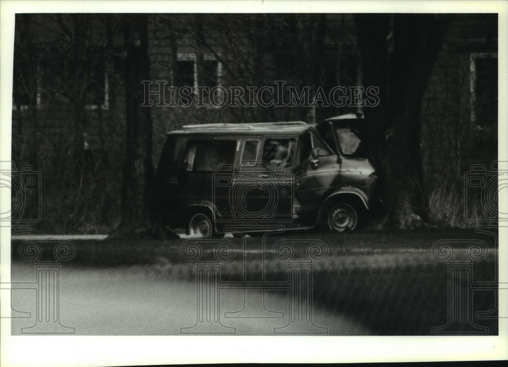 1994 Press Photo James Oswald crash investigation, Wisconsin - mjc02159 - Historic Images