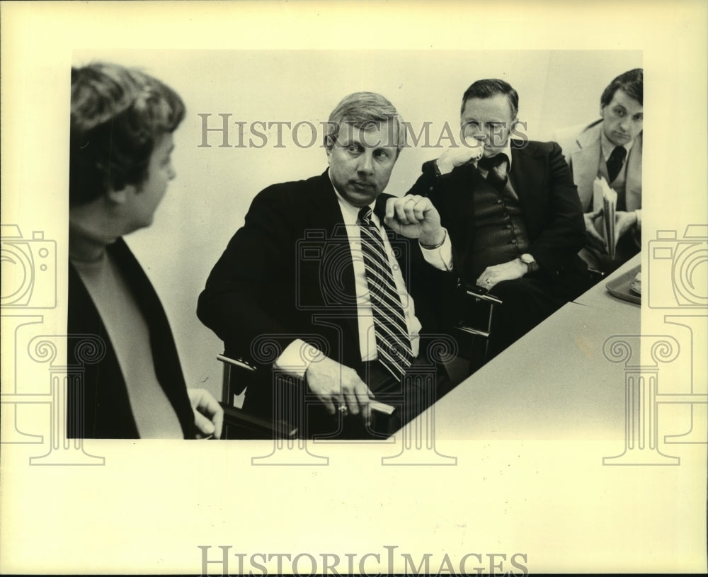 1980 Frank Horton and others in meeting, UWM chancellor. - Historic Images